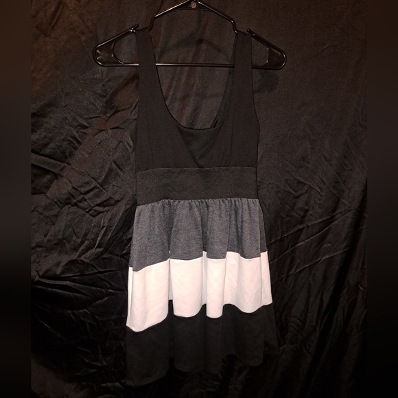 Color Block Dress - Picture 7 of 7